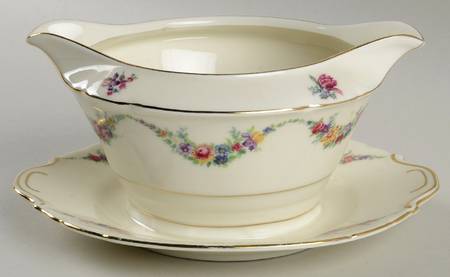 VIT138 Gravy Boat with Attached Underplate