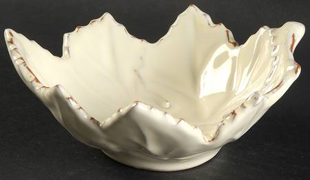 Crema 6" Leaf Dish