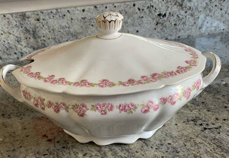 VNN51 Oval Tureen & Lid