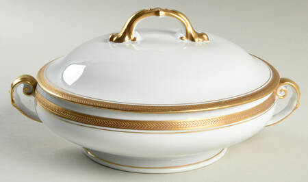 VIT167 Round Covered Vegetable by Victoria (Czech)