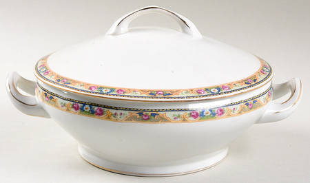 VIT169 Round Covered Vegetable by Victoria (Czech)