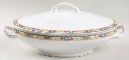 VIT169 Oval Covered Vegetable by Victoria (Czech)