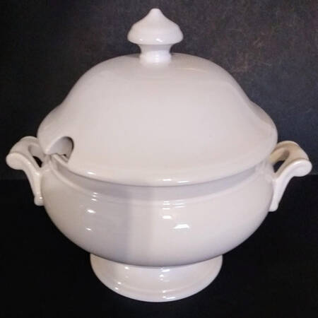 Corpo White Tureen &  Lid