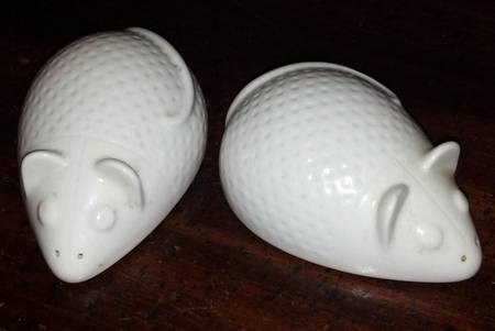 Tipo Mouse.Com Salt & Pepper Set