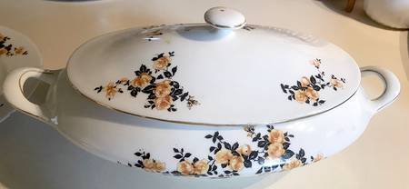 VIT179 Oval Covered Vegetable