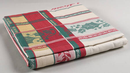 Festive Memories 52" x 70" Oblong Tablecloth