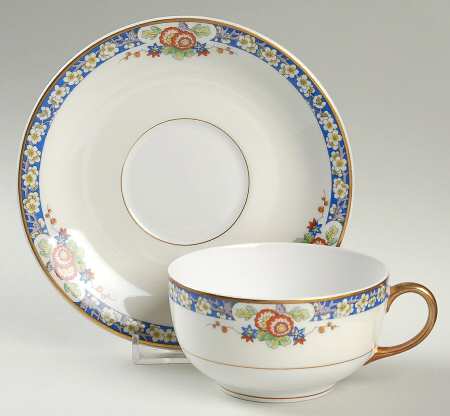 VIG93 Flat Cup & Saucer Set