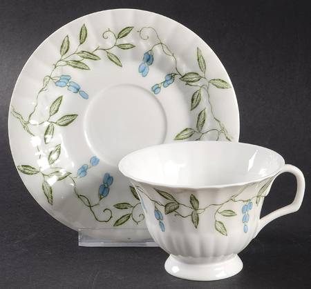 Viana Footed Cup & Saucer Set