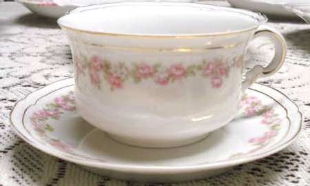 VNN9 Flat Cup & Saucer Set
