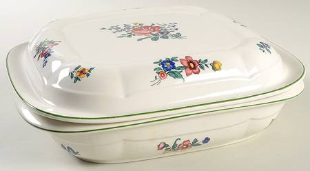 Alt Strasburg (Trim On Edge) 2 Quart Square Casserole with Ceramic Lid
