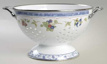 Cottage Metal Colander