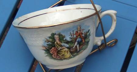 VOG82 Footed Cup