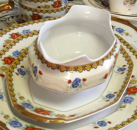 VIG127 Gravy Boat with Attached Underplate