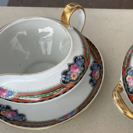 VIT276 Gravy Boat with Attached Underplate