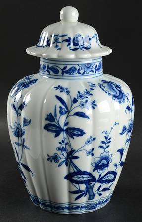 VIA64 Covered Vase