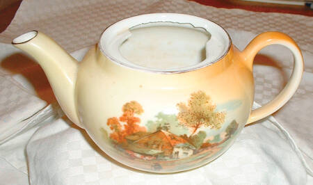 Rustic Scenes Teapot No Lid