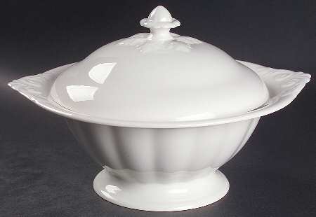 Country Heritage Round Covered Vegetable