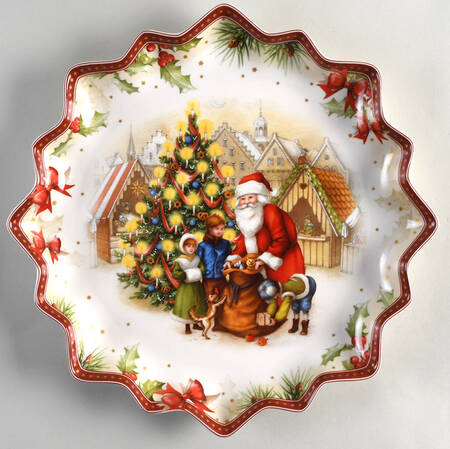 Toy's Fantasy 15" Deep Round Platter