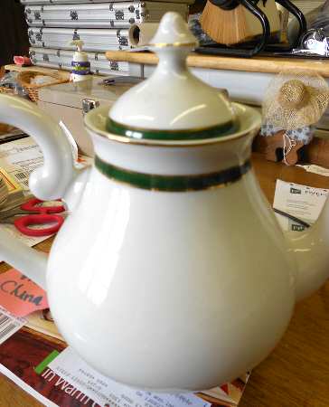 VIA82 Teapot & Lid