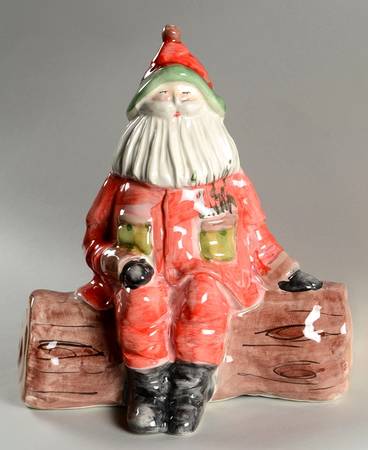 Old St Nick Figurine Centerpiece