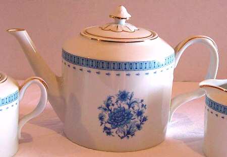 VIA88 Teapot & Lid