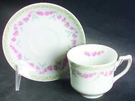 VNN42 Footed Demitasse Cup & Saucer Set
