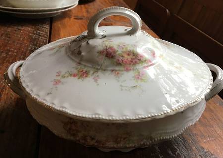 384 Oval Covered Vegetable