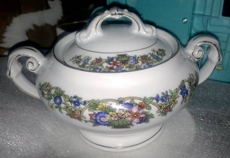 VIT329 Sugar Bowl & Lid