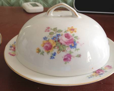 237 SMOOTH Round Covered Butter