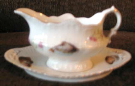 VTO180 Gravy Boat with Attached Underplate