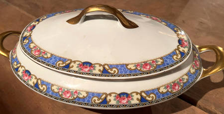 VIT346 Oval Covered Vegetable