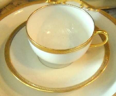 VIG178 Footed Cup & Saucer Set