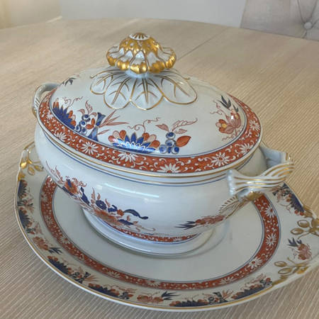 VIA105 Tureen & Lid w/Underplate