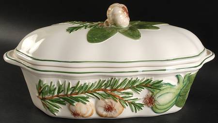 Embossed Herbs 2.5 Quart Oval Covered Casserole