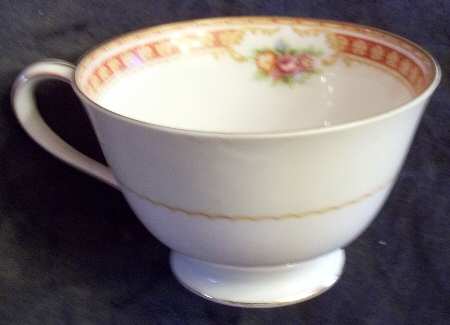 VIO3 Footed Cup