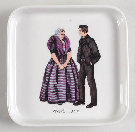 VIL227 5" Square Tray