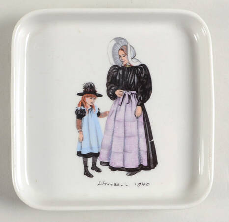 VIL227 5" Square Tray