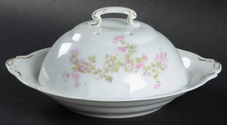 VTO216 Round Covered Butter with Strainer by Victoria (Austria)