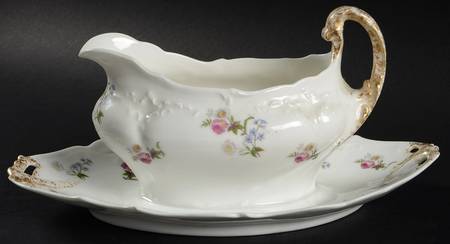 VUF8 Gravy Boat with Attached Underplate