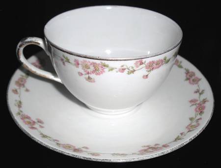 VIG196 Flat Cup & Saucer Set