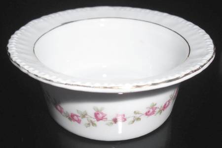 VTO132 (Gold Verge) Ramekin