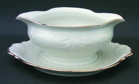 Casa Oro Gravy Boat with Attached Underplate