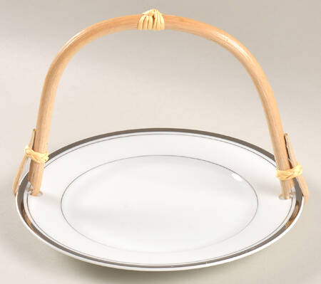 Newport 5 3/8"-5 5/8" Bamboo Handled Serving Plate  HC