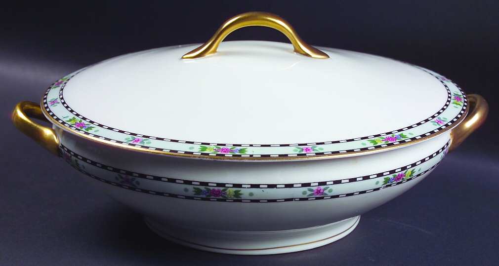 B9233 Round Covered Vegetable