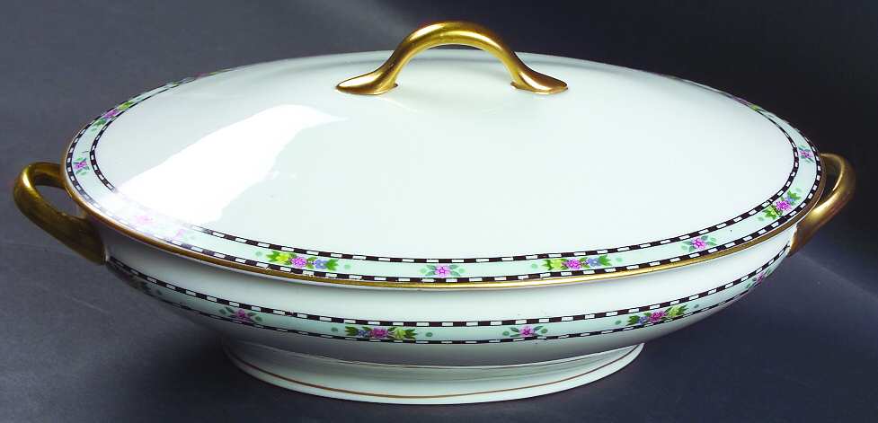 B9233 Oval Covered Vegetable