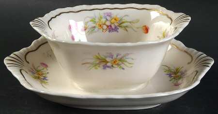 C507 Gravy Boat with Attached Underplate