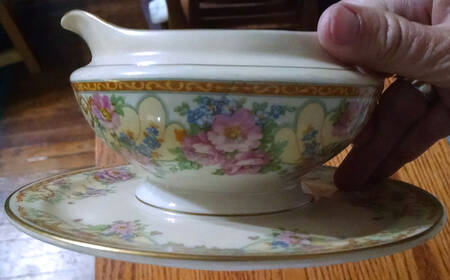 AB9431 Gravy Boat with Attached Underplate