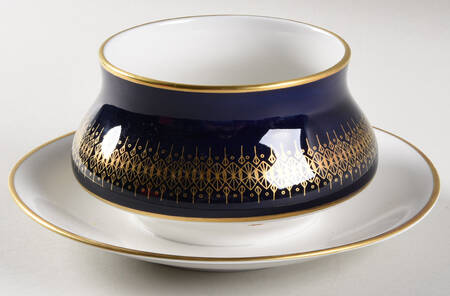 Harmonia Round Gravy Boat/Attached Underplate