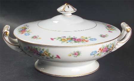 Dresden Round Covered Vegetable
