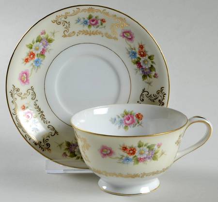 Dresrosa Footed Cup & Saucer Set
